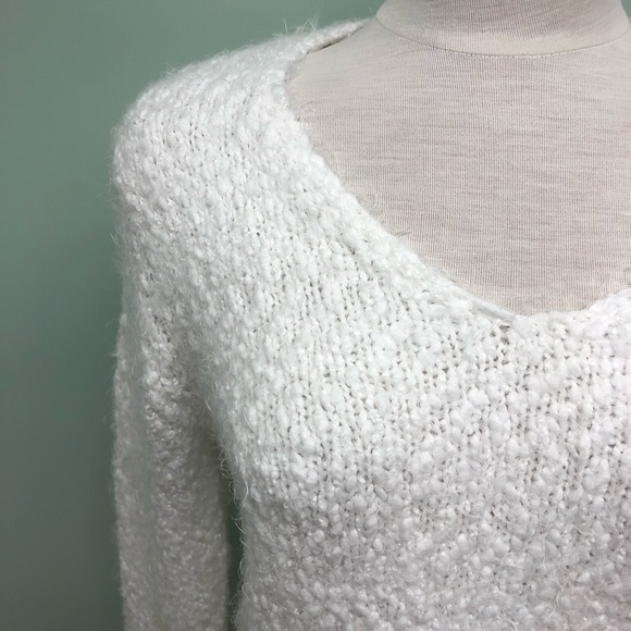 Kenneth Cole Reaction | Women's Fuzzy Sweater | White | Small - Picture 3 of 4